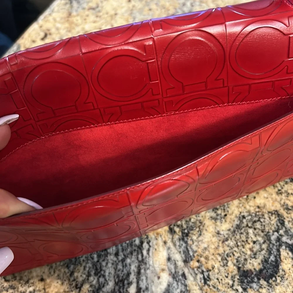 Salvatore Ferragamo Gancini embossed leather bag - Picture 16 of 16